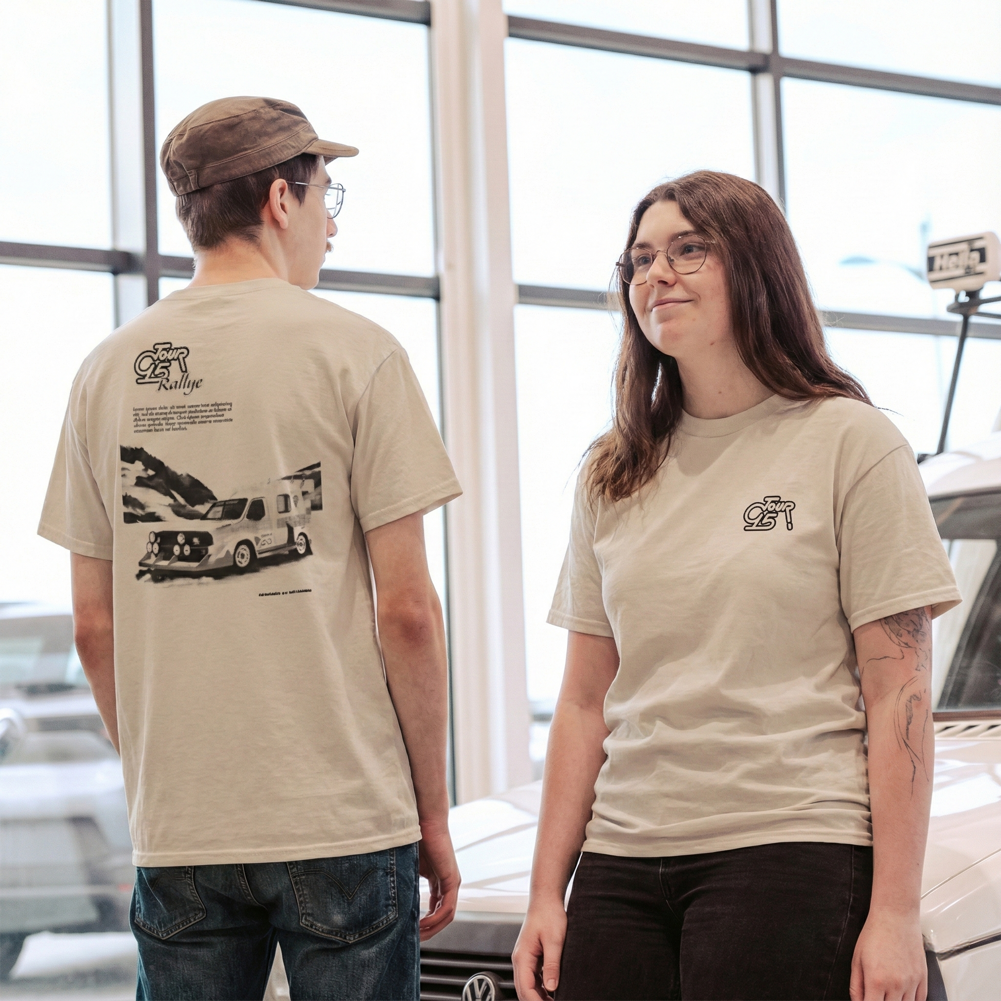 Modèle portant le T-shirt C15 Rallye. Cadeau automobile unisexe de haute qualité qui aide à financer les projets de l'association.